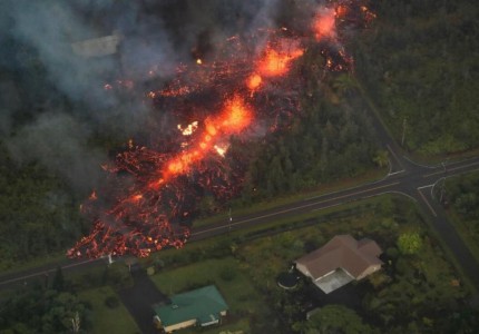 Χαβάη: Εντυπωσιακές αλλά και τρομακτικές εικόνες από την έκρηξη του Κιλαουέα (photos, videos)