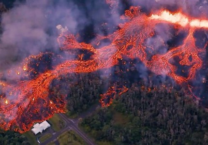 Χαβάη: Εντυπωσιακές αλλά και τρομακτικές εικόνες από την έκρηξη του Κιλαουέα (photos, videos)