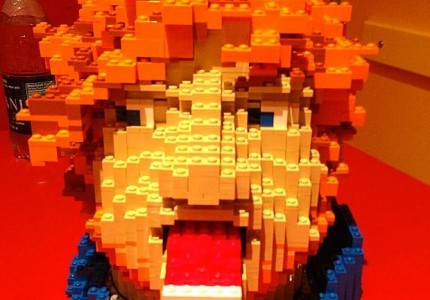 Ο Ed Sheeran έφτιαξε ομοίωμα του κεφαλιού του από... lego! (photos)