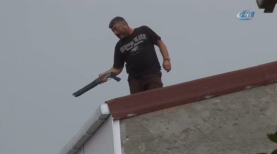 roof-man-gun