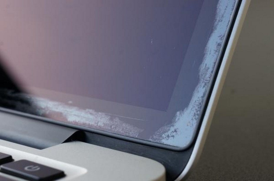MacBook-Pro-anti-reflective-wearing-off.jpg