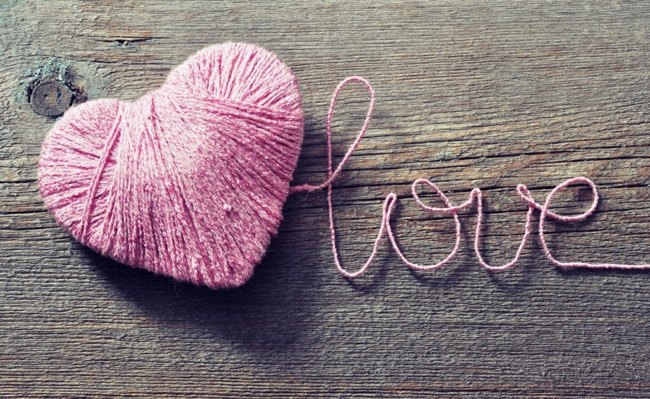 knitted-heart-wallpaper