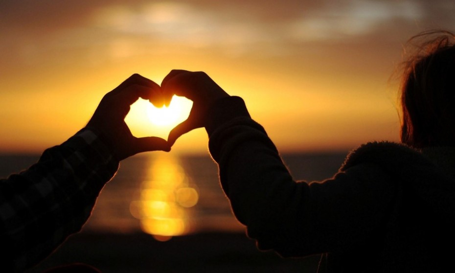 Hands-Heart-Sunset-Love