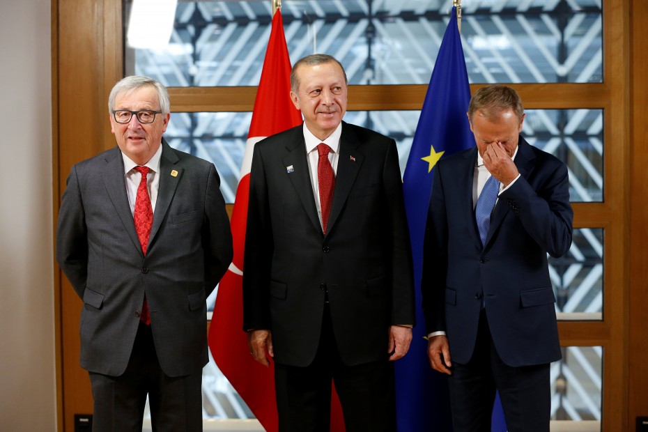 Turkish President Recep Tayyip Erdogan poses with European Council President Donald Tusk and European Commission President Jean-Claude Juncker in Brussels