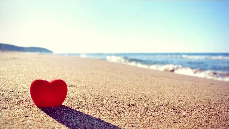 love-sand-sea-heart
