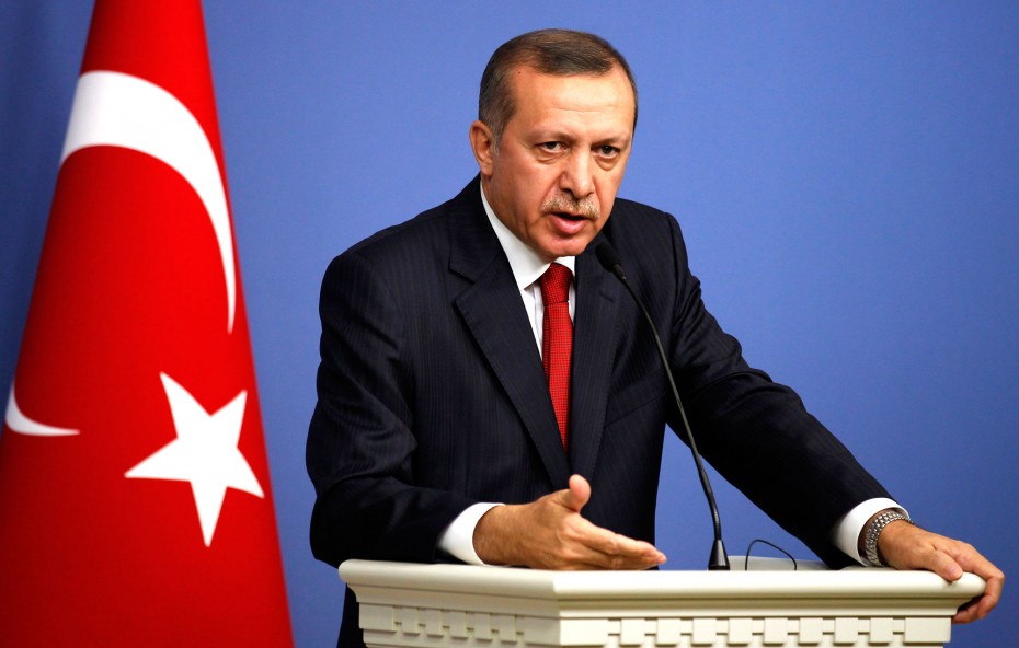 Ερντογάν σε Τούρκους: Μετρατρέψτε τα δολάρια σε λίρες