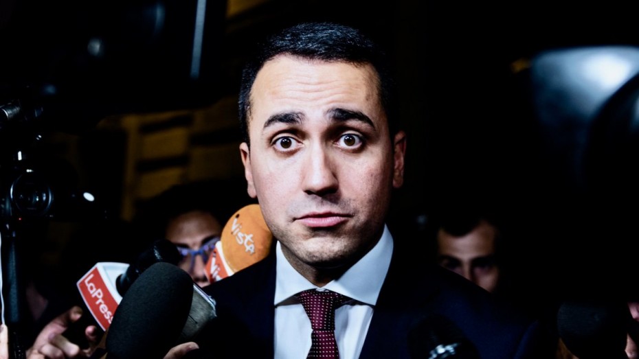 Ο υπουργός Οικονομικών παραμένει «αγκάθι» για την κυβέρνηση στην Ιταλία