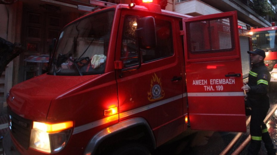 Πυρκαγιά στο κτίριο του Τμήματος Αλλοδαπών στην Πέτρου Ράλλη