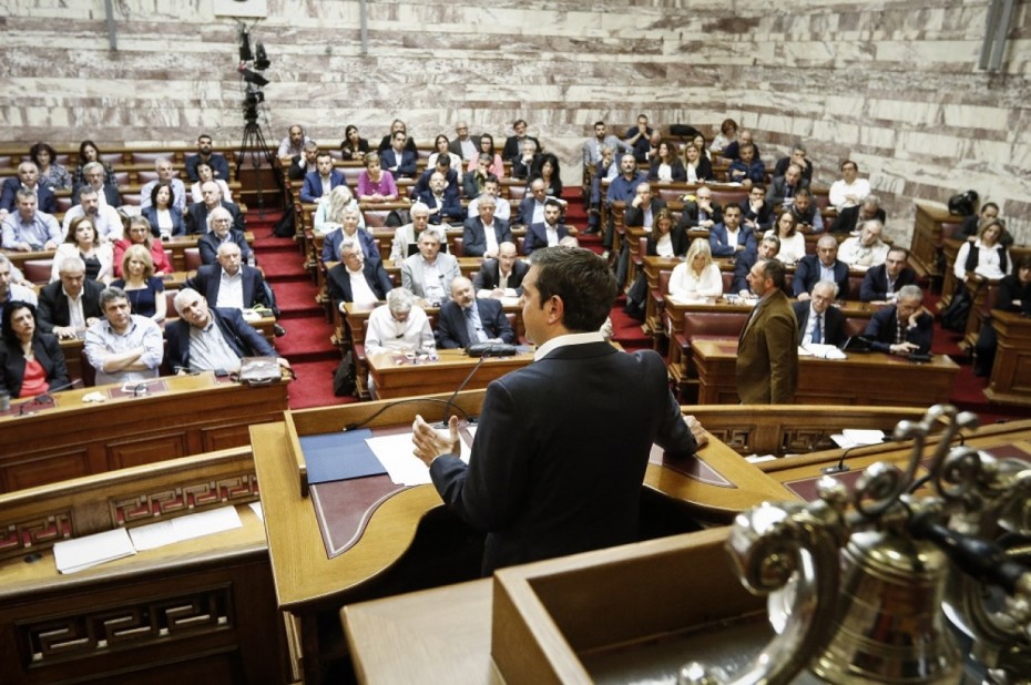 Βουλευτές του ΣΥΡΙΖΑ διαμαρτύρονται για τις συντάξεις χηρείας
