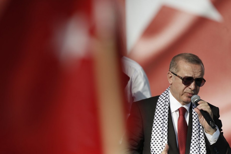Νέες απειλές από Fitch προς τον Ερντογάν για την τουρκική οικονομία