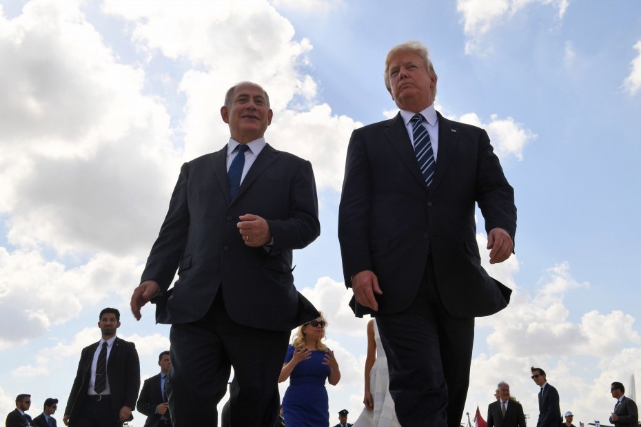 Η Γάζα «φλέγεται» και ο Τραμπ πανηγυρίζει για την πρεσβεία