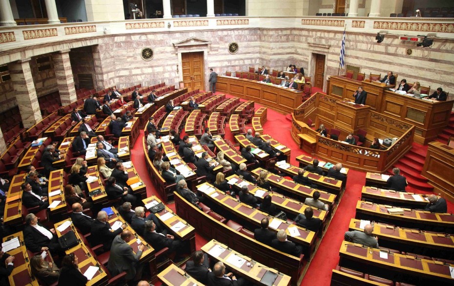 Βουλή: Σε υψηλούς τόνους συνεχίζεται η συζήτηση για την πρόταση δυσπιστίας (live)