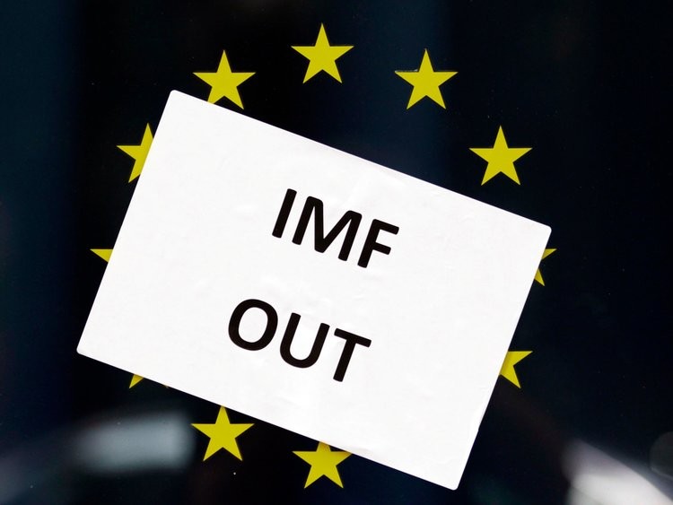 Σχεδόν 6 στους 10 Έλληνες θέλουν την αποχώρηση του ΔΝΤ