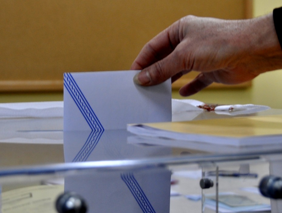 «Καταποντίζεται» ο ΣΥΡΙΖΑ, πρωτιά για τη ΝΔ, «εκλογές τώρα» φωνάζει ο λαός
