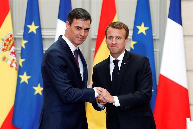 Γαλλία και Ισπανία προτείνουν κλειστά κέντρα μεταναστών στην Ευρώπη