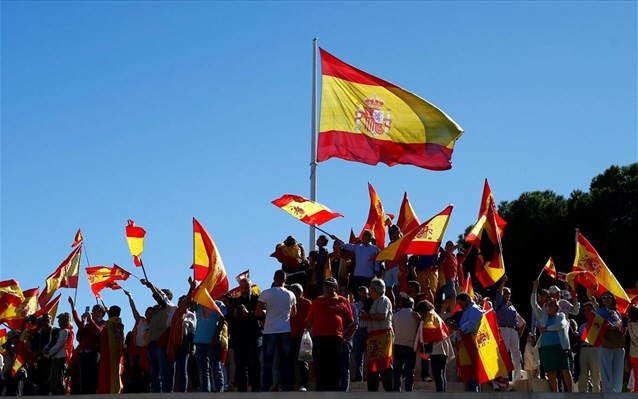 Αποφυλακίστηκαν 5 κατηγορούμενοι για ομαδικό βιασμό στην Ισπανία
