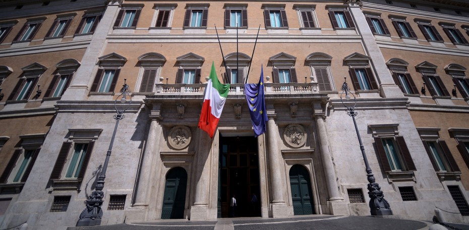 Η Ιταλία «πρασίνισε» τις ευρωαγορές για τη Δευτέρα