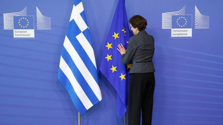 Ανοίγει νέα κεφάλαιο για την Ελλάδα, λέει η Κομισιόν