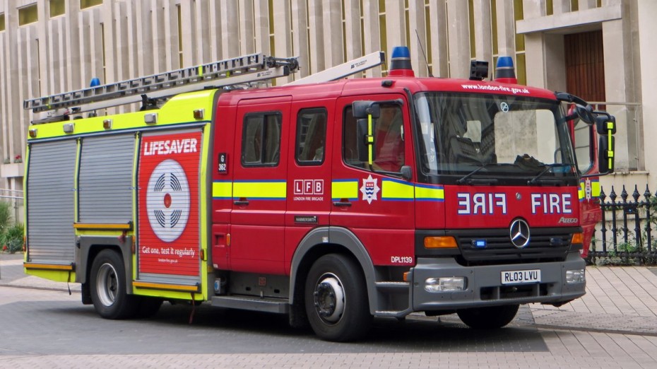 Συναγερμός στο Λονδίνο από πυρκαγιά σε συγκρότημα κατοικιών