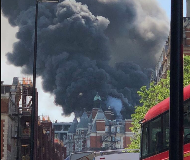 Πολύ μεγάλη πυρκαγιά σε ξενοδοχείο του Λονδίνου
