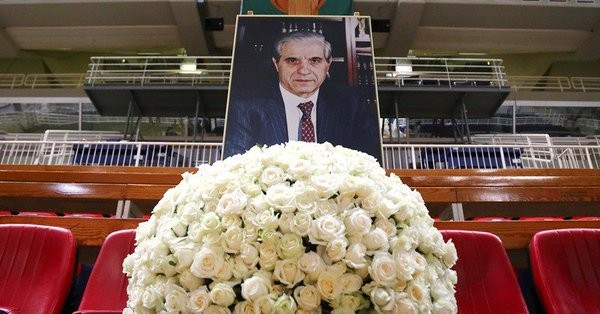 Σε λαϊκό προσκύνημα η σορός του Παύλου Γιαννακόπουλου - Το «αντίο» της ΚΑΕ Παναθηναϊκός
