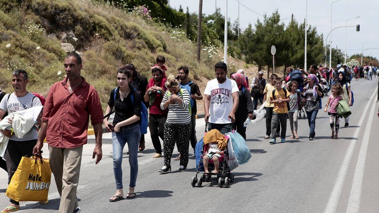 Ο Γιούνκερ θέλει περισσότερα κονδύλια στις χώρες που υποδέχονται πρόσφυγες