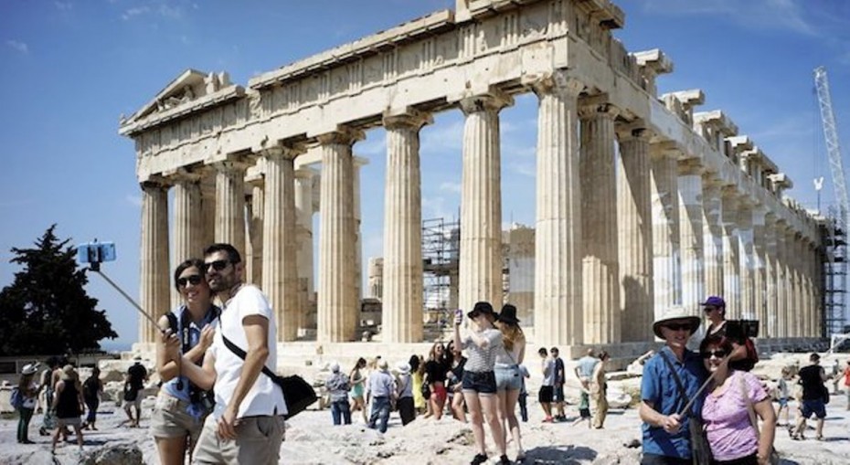 Guardian: Χρονιά ρεκόρ για τον ελληνικό τουρισμό
