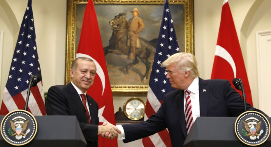 Συγχατηρητήρια Τραμπ σε Ερντογάν, με τη Μανμπίτζ στο επίκεντρο