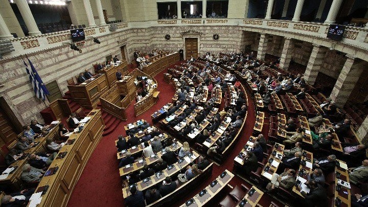 Μέχρι το μεσημέρι του Σαββάτου η πρόταση δυσπιστίας στη Βουλή