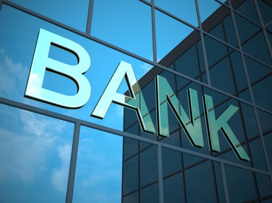 Η Moody's αναβάθμισε το outlook των ελληνικών τραπεζών