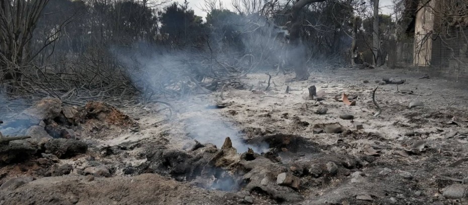 Κατατέθηκε η πρώτη μήνυση για την πυρκαγιά που «έσβησε» 91 ανθρώπινες ζωές
