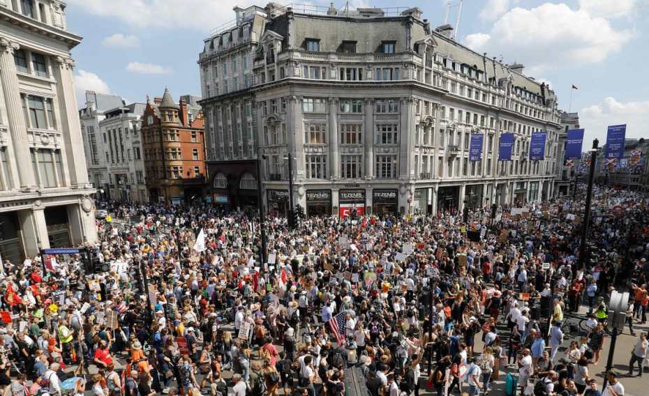 Βρετανία: 250.000 διαδηλωτές κατά του Τραμπ