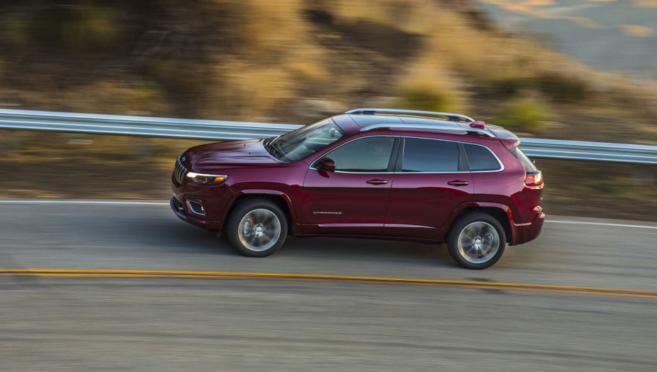 Η Chrysler ανακαλεί 21.598 εισαγόμενα τζιπ Cherokee
