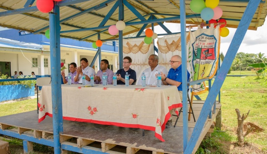 Δωρεά της Chiquita στο σχολείο Barranco Medio στο Bocas del Toro