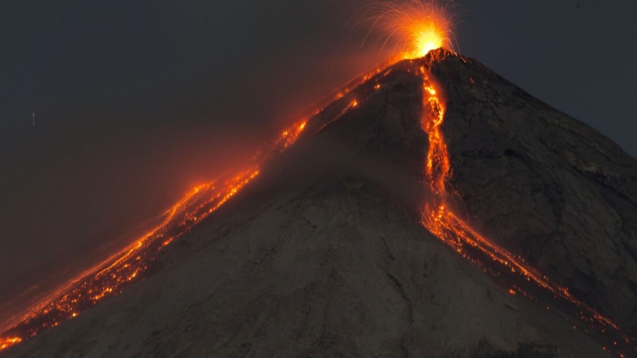Γουατεμάλα: Νέες εκρήξεις στον κρατήρα του Φουέγο