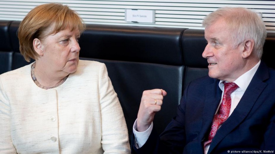 Politico: «Εύθραυστη ειρήνη» ανάμεσα σε Μέρκελ και Ζεεχόφερ
