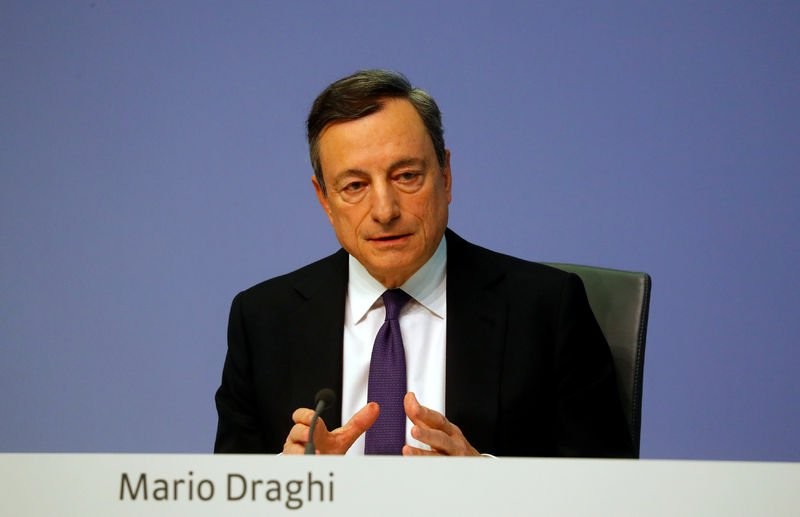 Ντράγκι: Χρειάζονται ακόμα κίνητρα στη νομισματική πολιτική της ΕΚΤ