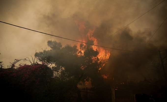 Εκκένωση 4 οικισμών  στους Αγ. Θεοδώρους λόγω πυρκαγιάς