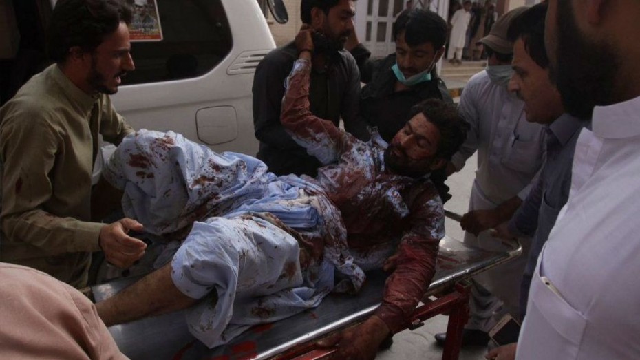 Εκατόμβη νεκρών από τη βομβιστική επίθεση στο Πακιστάν