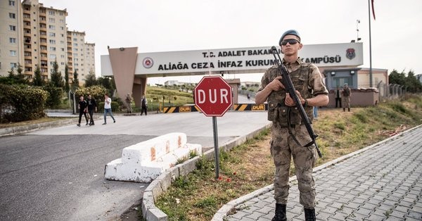 Η ΕΕ χαιρετίζει την άρση του καθεστώτος έκτακτης ανάγκης στην Τουρκία