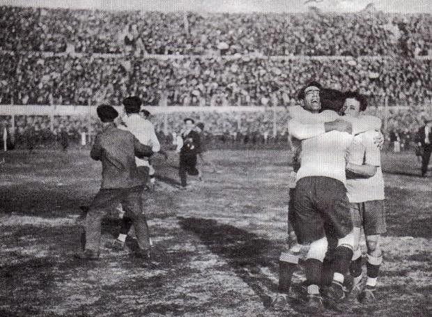 Σαν σήμερα η Ουρουγουάκη σήκωσε το πρώτο Παγκόσμιο Κύπελλο