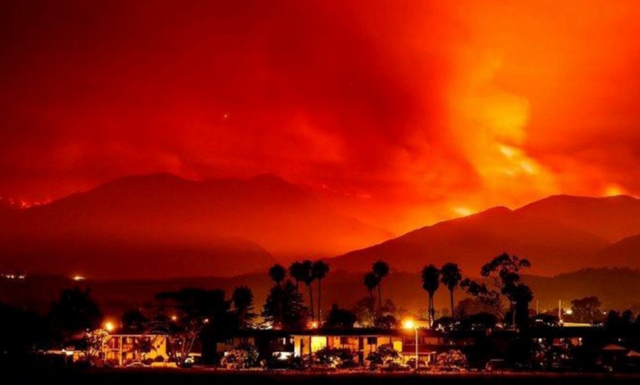 Συνεχίζεται η μάχη με τη μεγαλύτερη πυρκαγιά στην ιστορία της Καλιφόρνιας