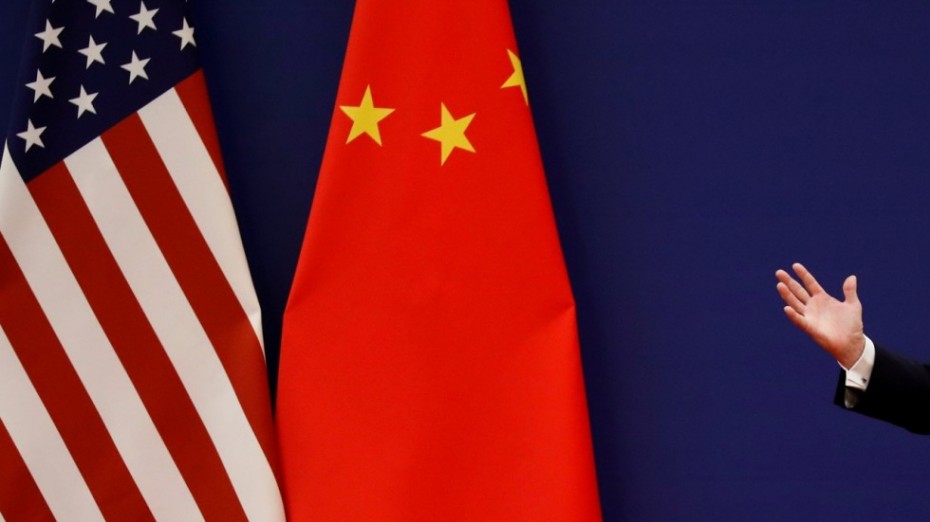CNBC: Τα μεσάνυχτα σε ισχύ οι νέοι δασμοί των ΗΠΑ στην Κίνα