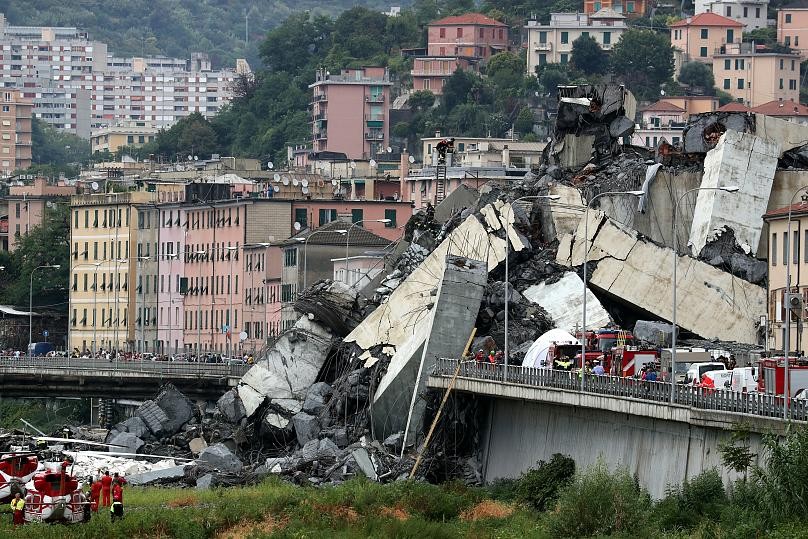 Στους 35 οι νεκροί από την κατάρρευση της γέφυρας στη Γένοβα