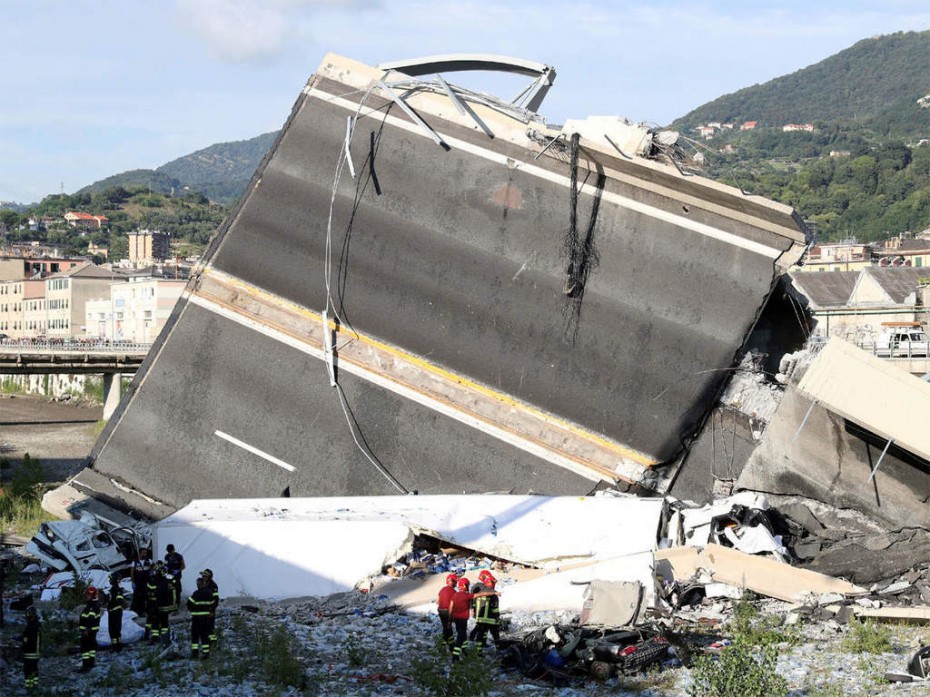 Παραμένουν 5 αγνοούμενοι από την κατάρρευση της γέφυρας στη Γένοβα