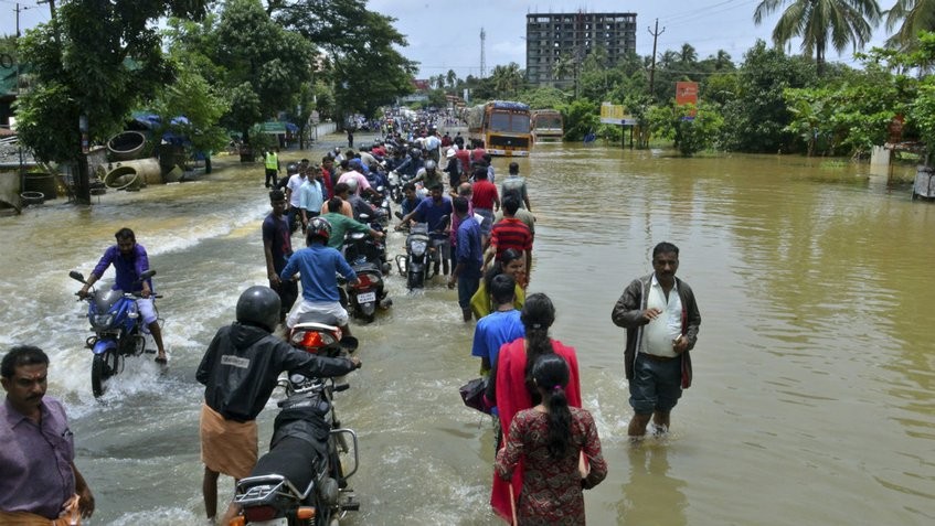 Πάνω από 400 νεκροί από τις πλημμύρες στην Κεράλα της Ινδίας
