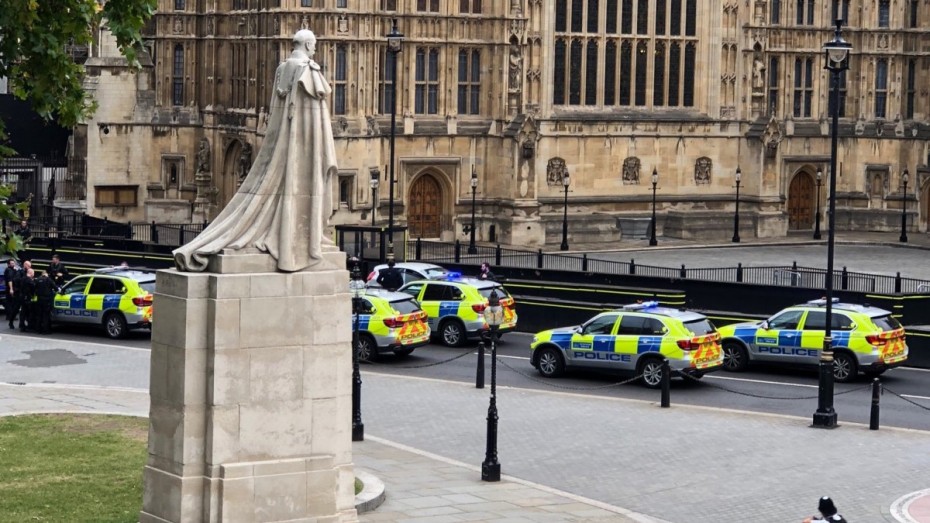 Βρετανός υπήκοος με καταγωγή από το Σουδάν ο οδηγός του οχήματος που έπεσε στις μπάρες του Κοινοβουλίου