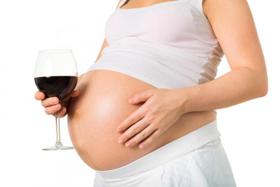 Η κατανάλωση αλκοόλ κατά την εγκυμοσύνη και το θηλασμό επηρεάζει το μωρό