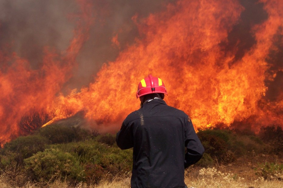 Ισχυρή πυρκαγιά στις Αμάδες της Χίου
