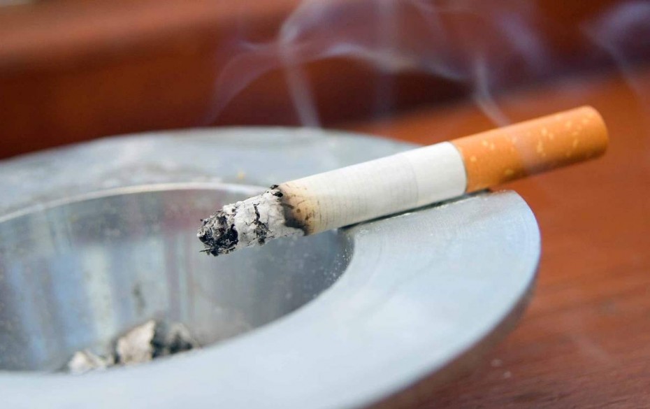 ΕΑΕ: «Στοπ» στο κάπνισμα σε κοινόχρηστους ανοιχτούς χώρους